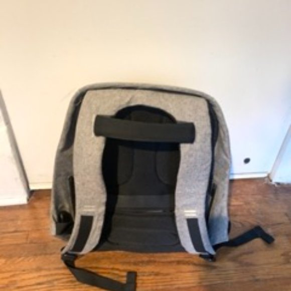 Anti-theft backpack - Picture 2 of 4